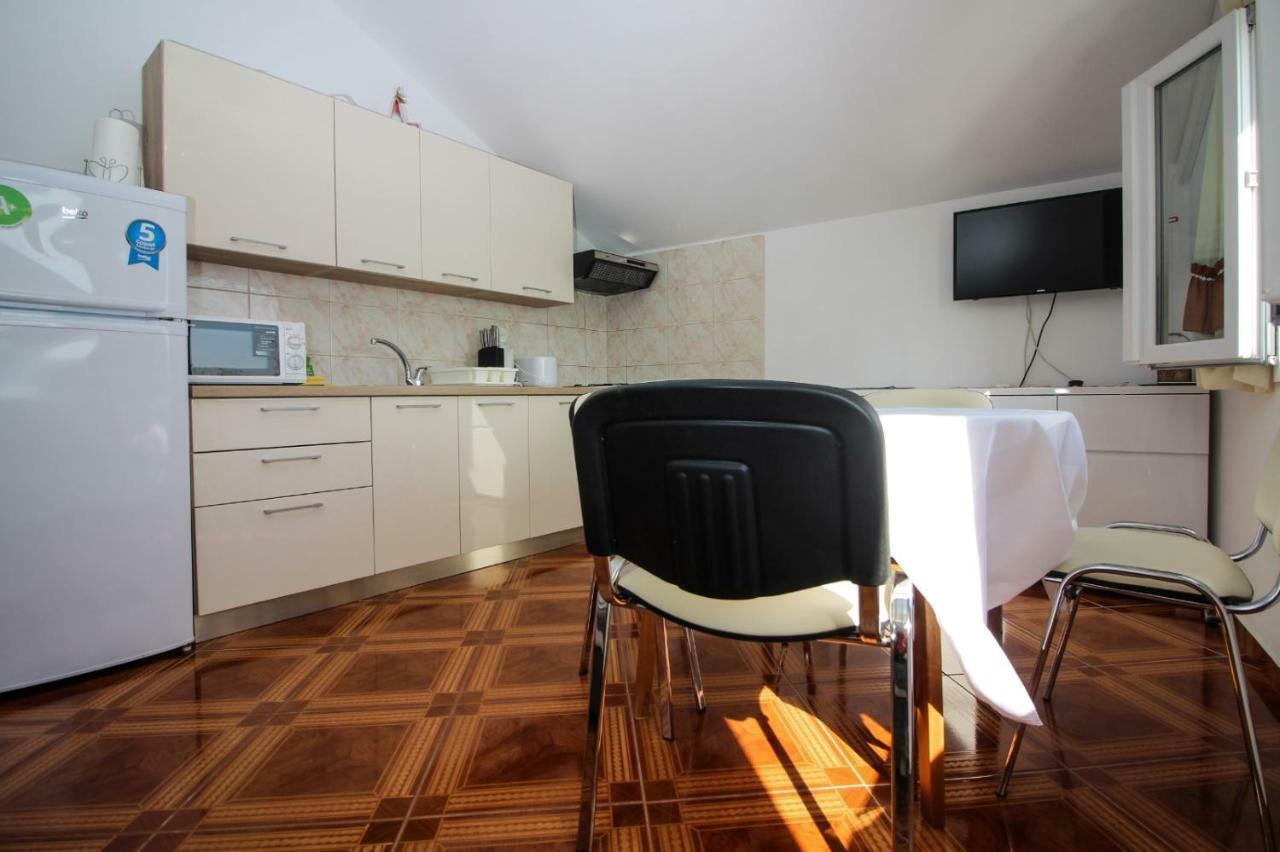 Toni Poce Apartment Primosten